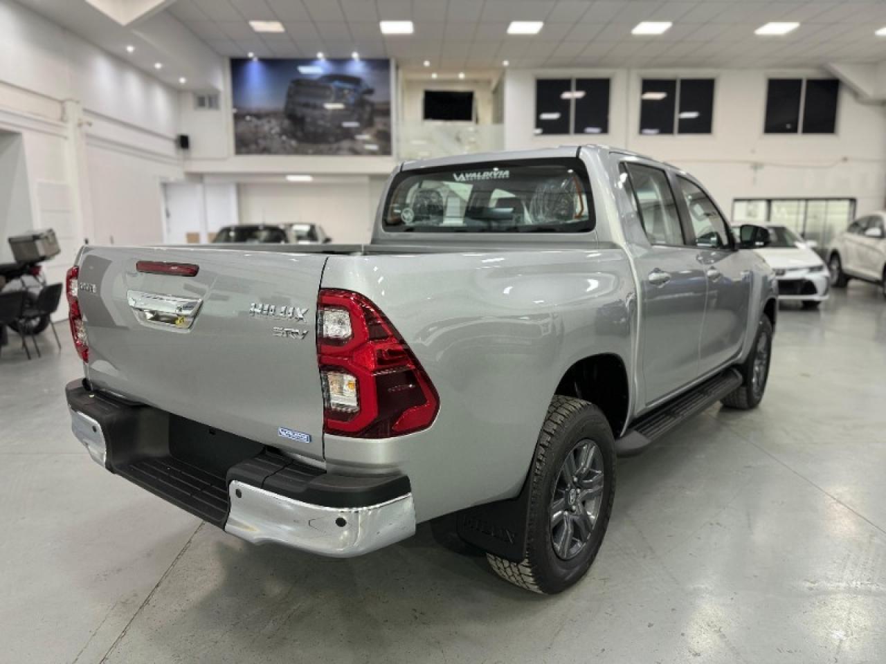 Foto de TOYOTA HILUX SRV 4X2 2026, color sin color especificado, en San Juan