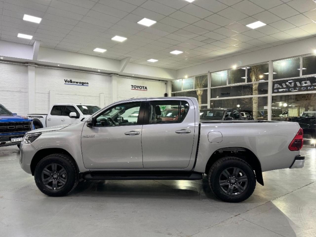 Foto de TOYOTA HILUX SRV 4X2 2026, color sin color especificado, en San Juan