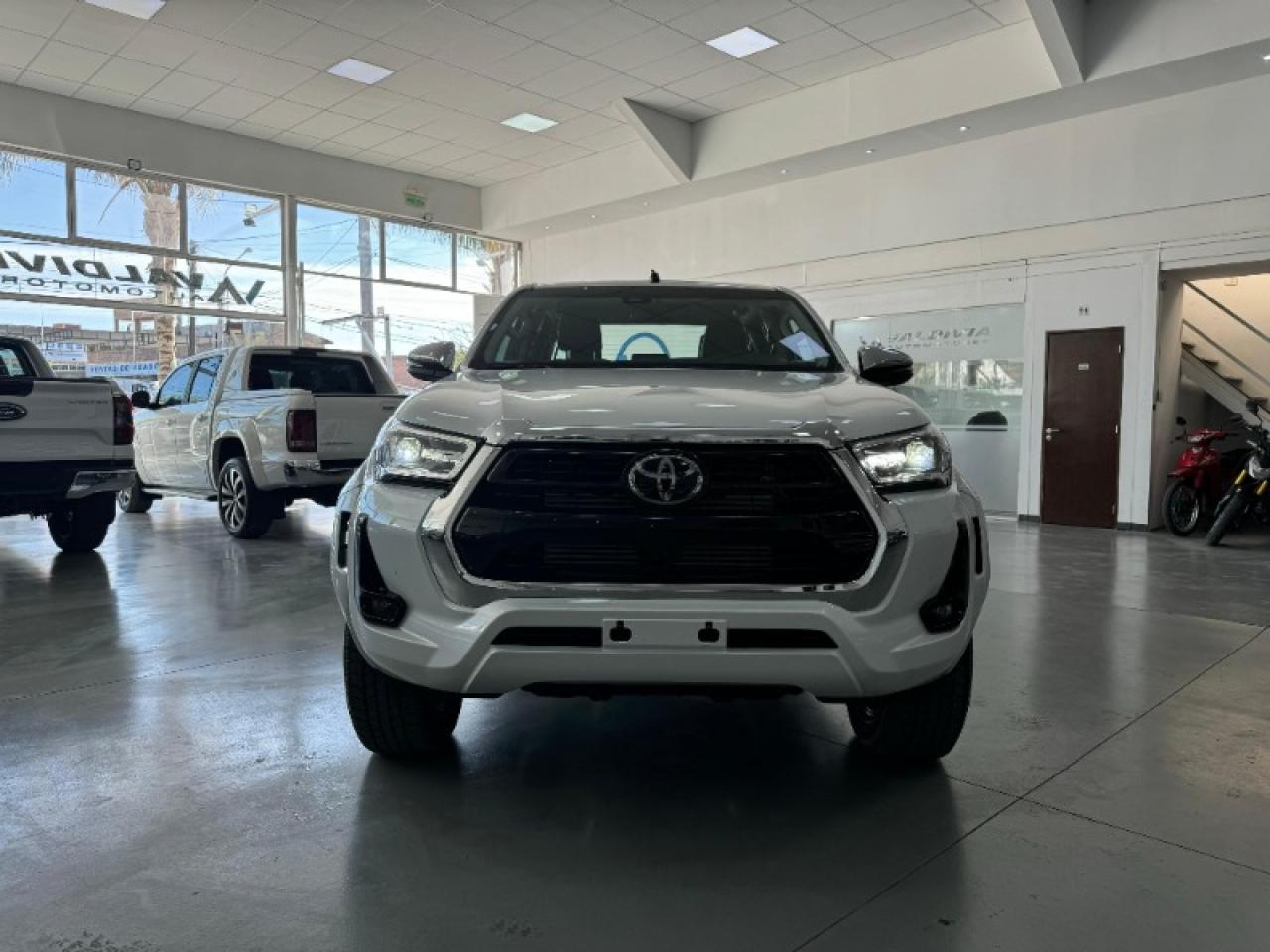 Foto de TOYOTA HILUX Srx 2.8 4x4 2026, color sin color especificado, en San Juan