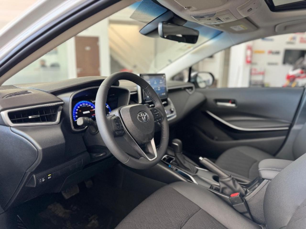 Foto de TOYOTA COROLLA XEI CVT 2026, color sin color especificado, en San Juan