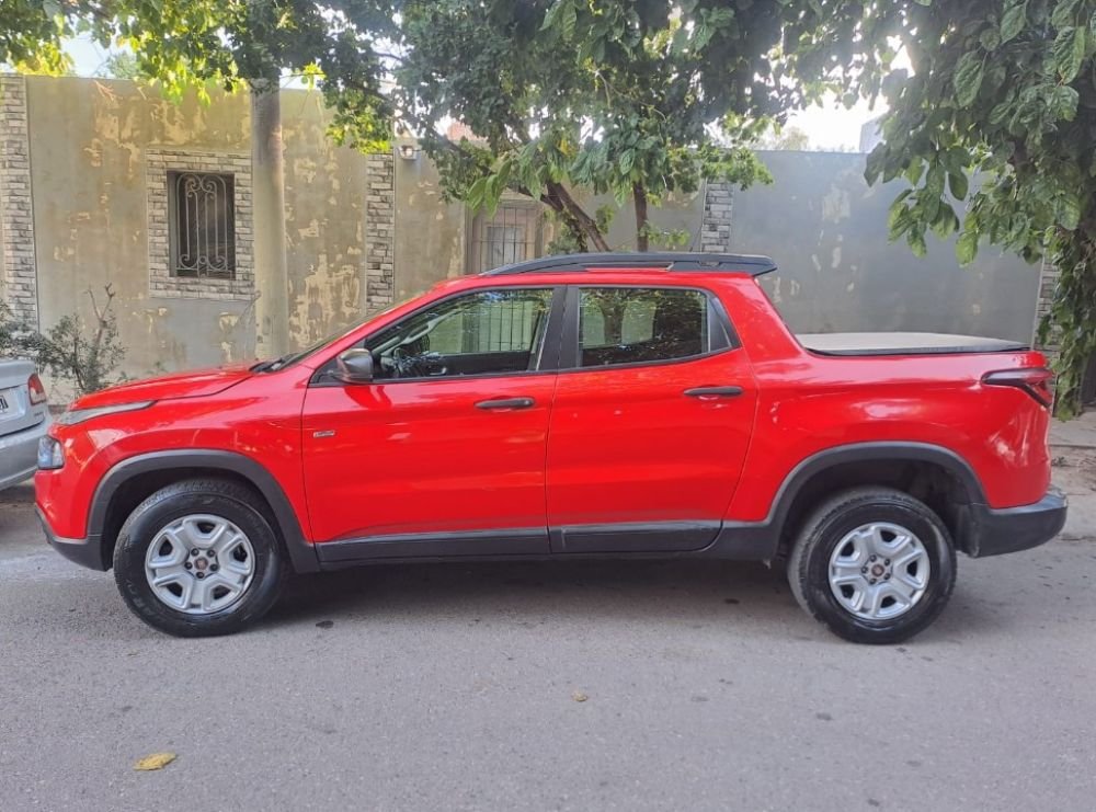 Foto de FIAT TORO Freedom 2.0 2018, color rojo, en San Juan