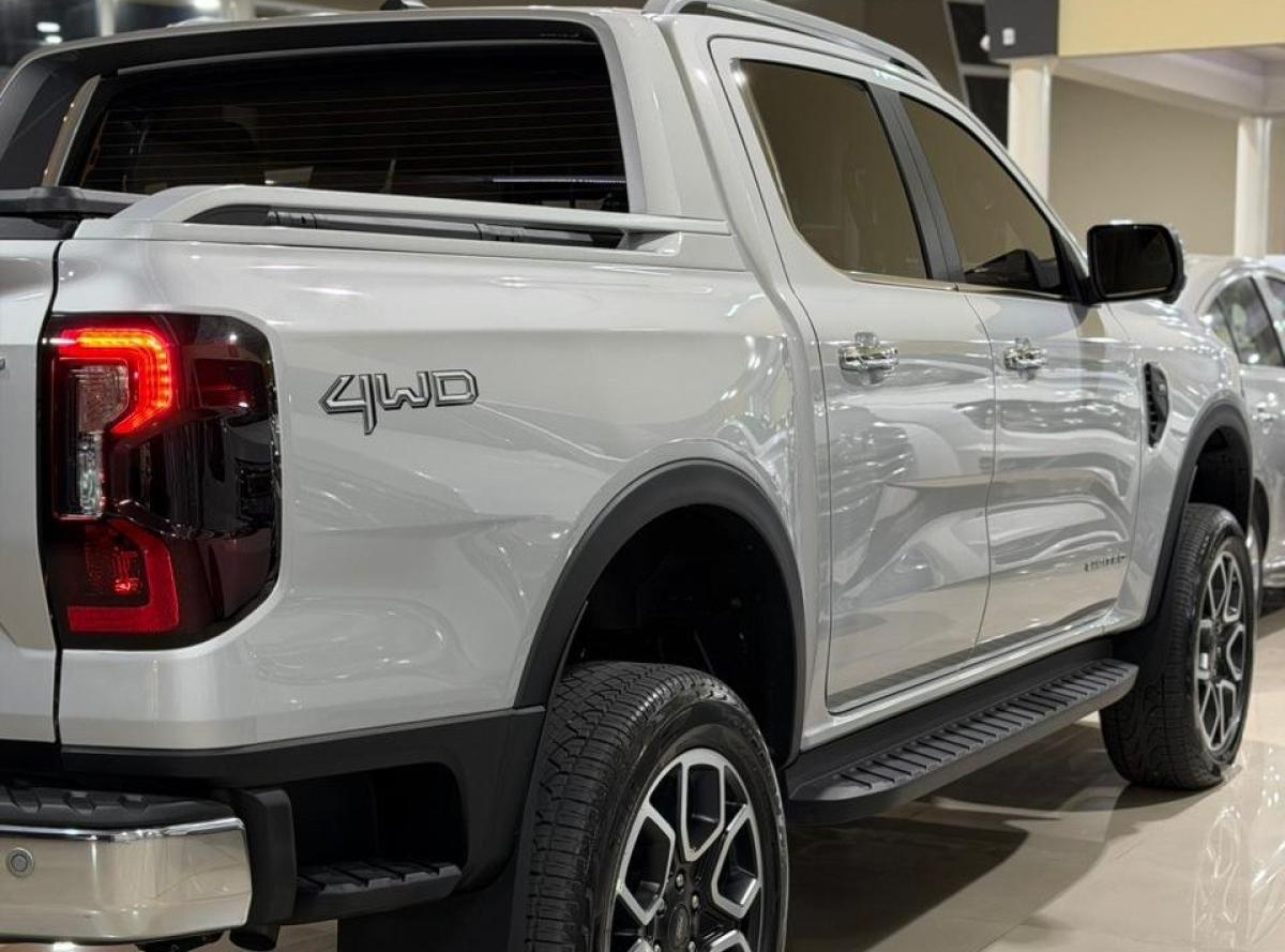 Foto de FORD RANGER LTD+ V6 2025, color negro, en San Juan