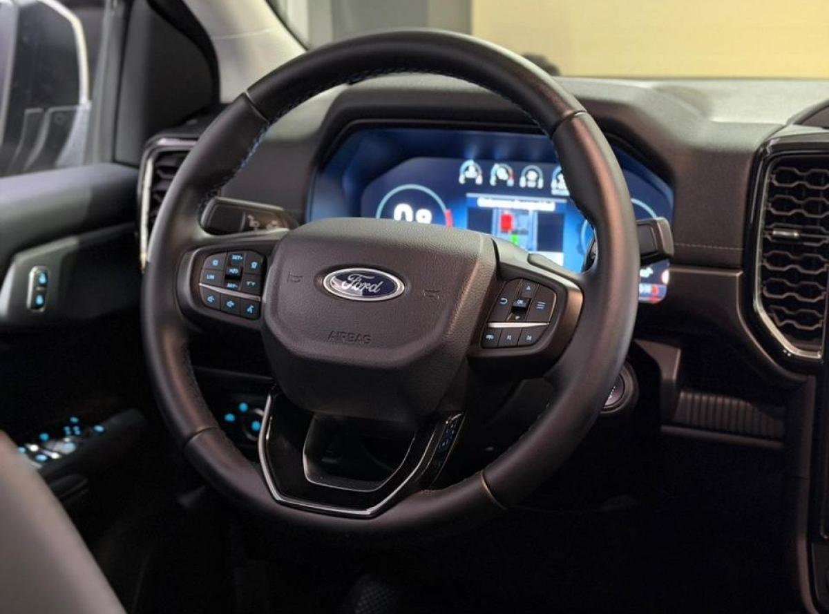 Foto de FORD RANGER LTD+ V6 2025, color negro, en San Juan