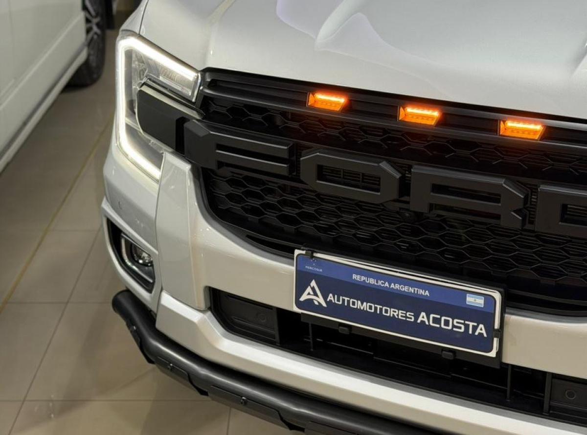 Foto de FORD RANGER LTD+ V6 2025, color negro, en San Juan