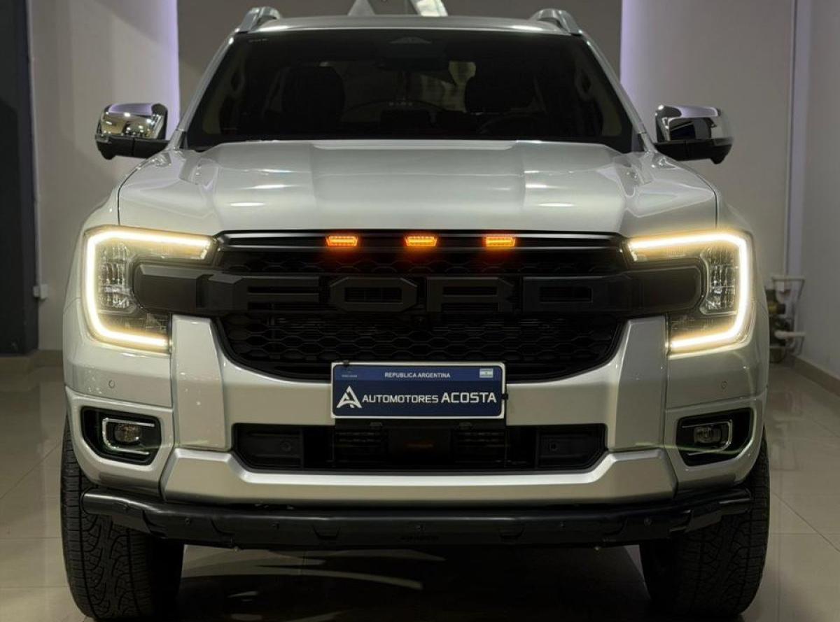 Foto de FORD RANGER LTD+ V6 2025, color negro, en San Juan