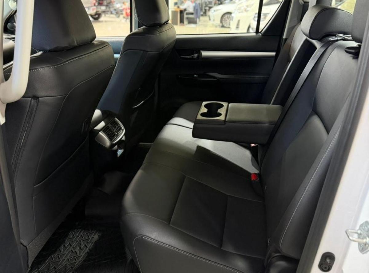 Foto de TOYOTA HILUX SRV+ 4X4 2026, color blanco, en San Juan