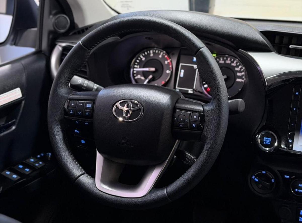 Foto de TOYOTA HILUX SRV+ 4X4 2026, color blanco, en San Juan