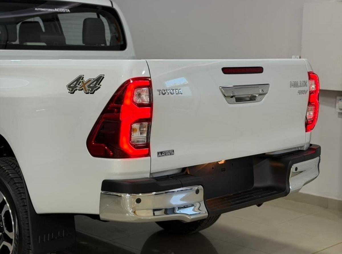 Foto de TOYOTA HILUX SRV+ 4X4 2026, color blanco, en San Juan
