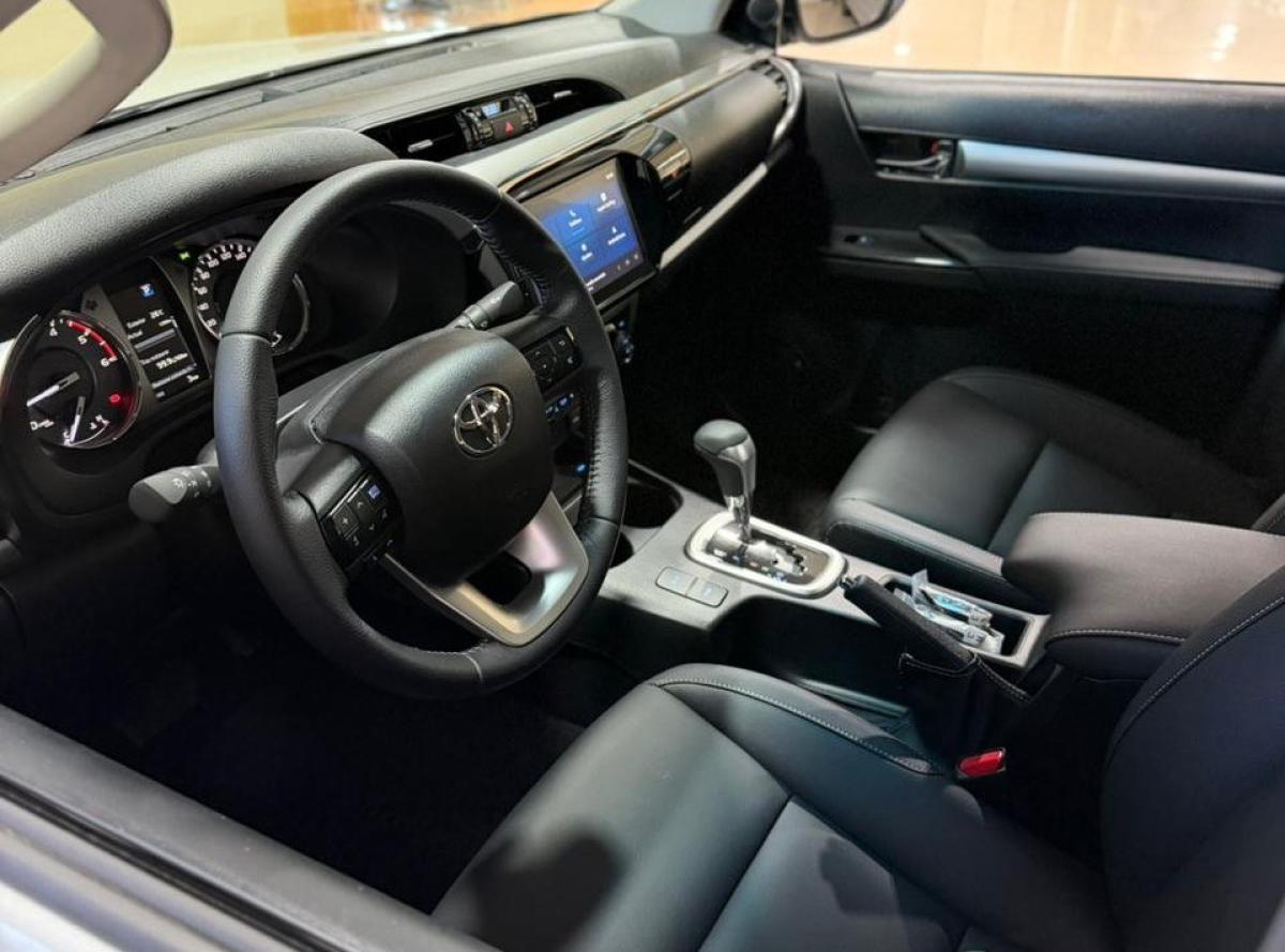 Foto de TOYOTA HILUX SRV+ 4X4 2026, color blanco, en San Juan
