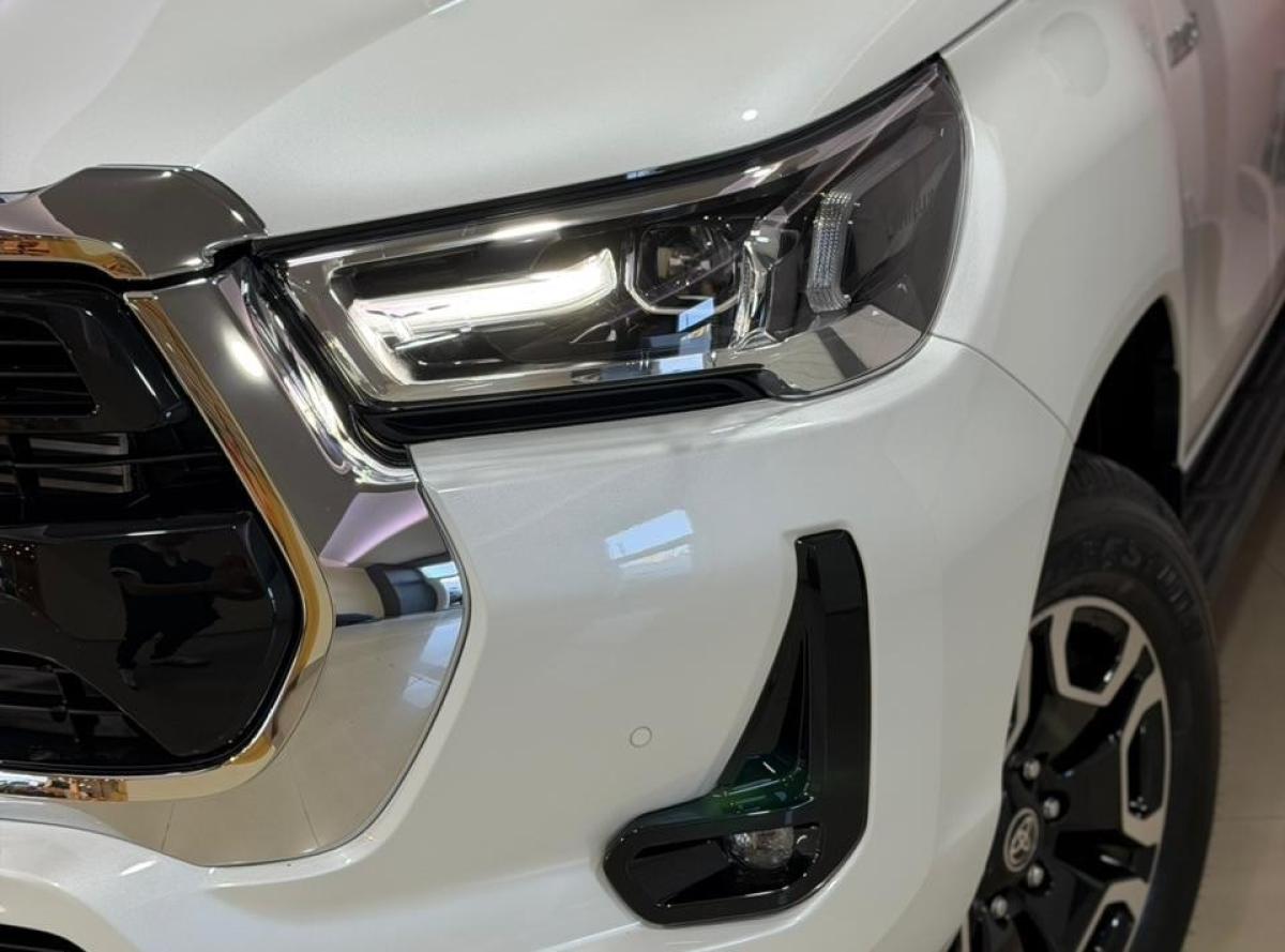 Foto de TOYOTA HILUX SRV+ 4X4 2026, color blanco, en San Juan
