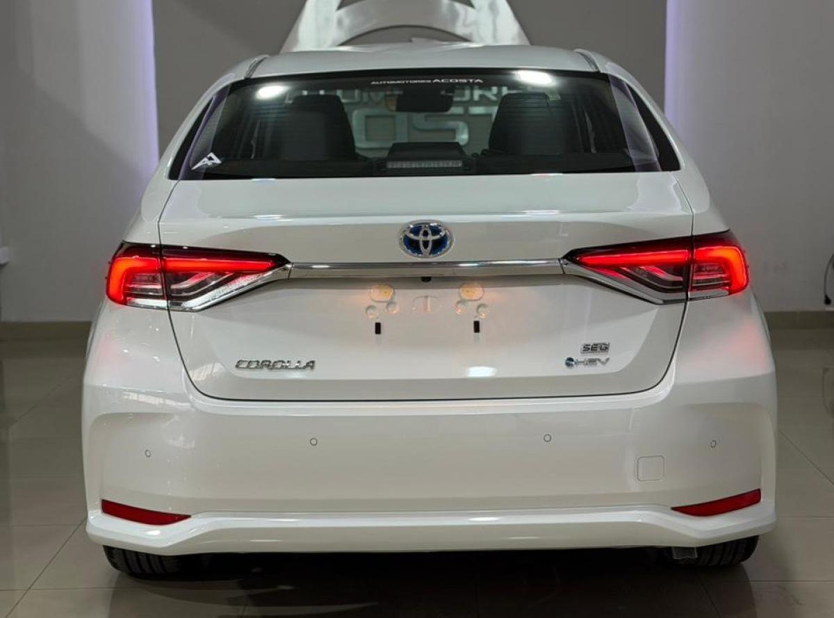 Foto de TOYOTA COROLLA SEG HEV 1.8 2026, color blanco, en San Juan