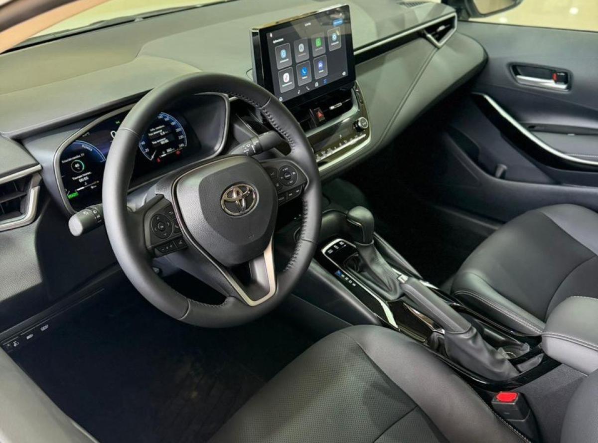 Foto de TOYOTA COROLLA SEG HEV 1.8 2026, color blanco, en San Juan