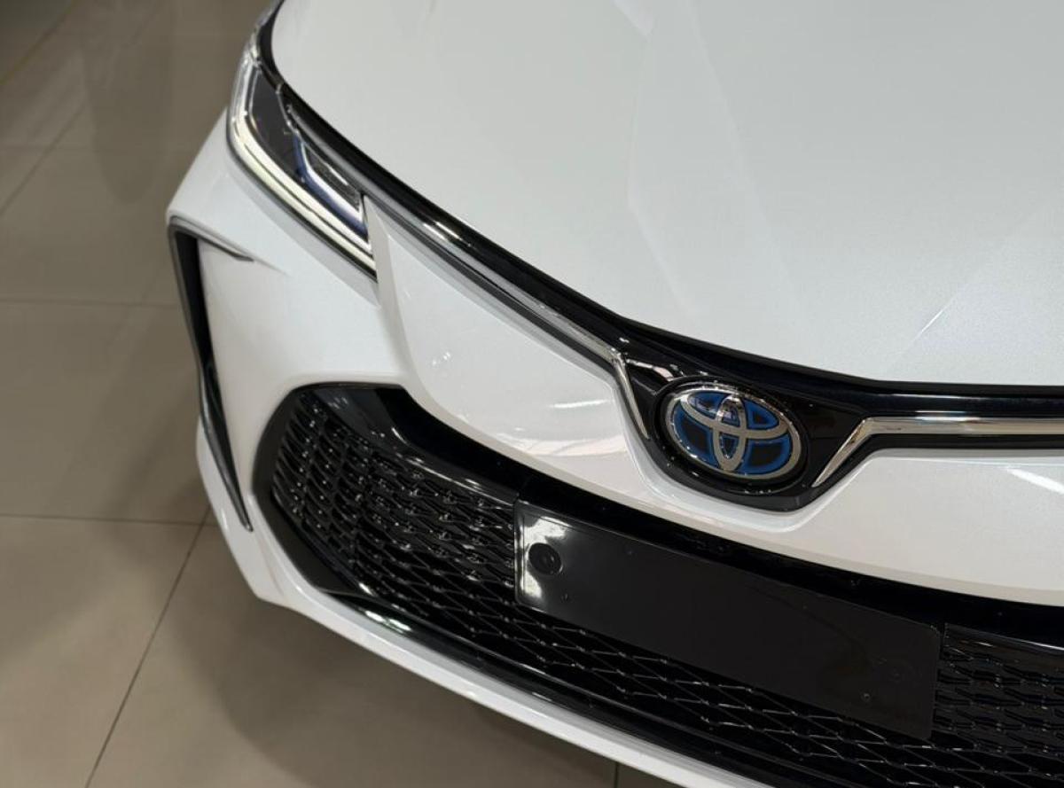 Foto de TOYOTA COROLLA SEG HEV 1.8 2026, color blanco, en San Juan