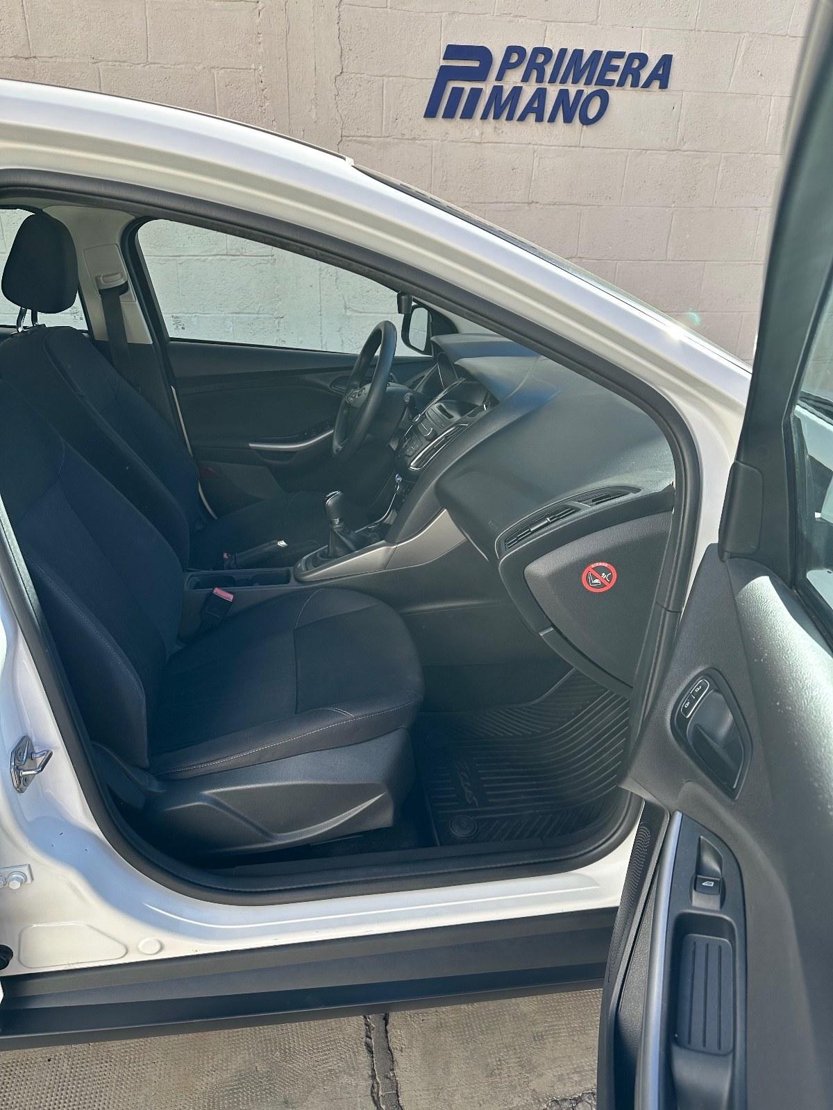 Foto de FORD FOCUS S 2018, color blanco, en San Juan