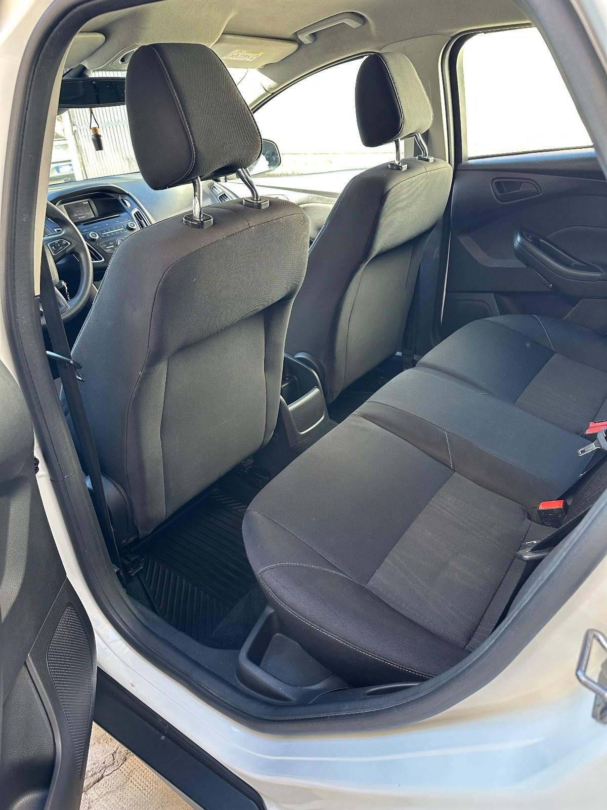 Foto de FORD FOCUS S 2018, color blanco, en San Juan