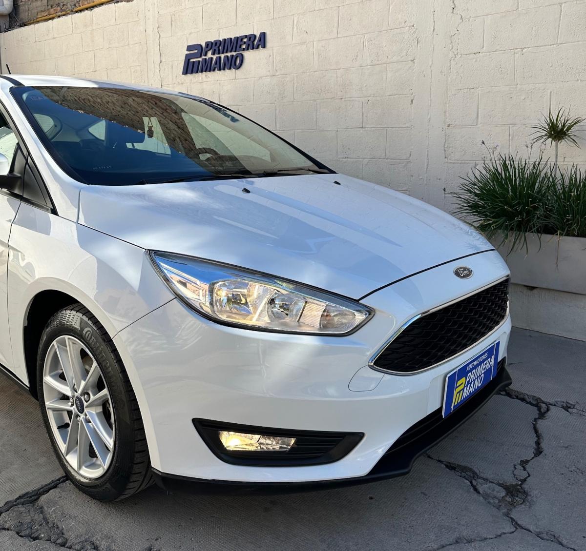 Foto de FORD FOCUS S 2018, color blanco, en San Juan