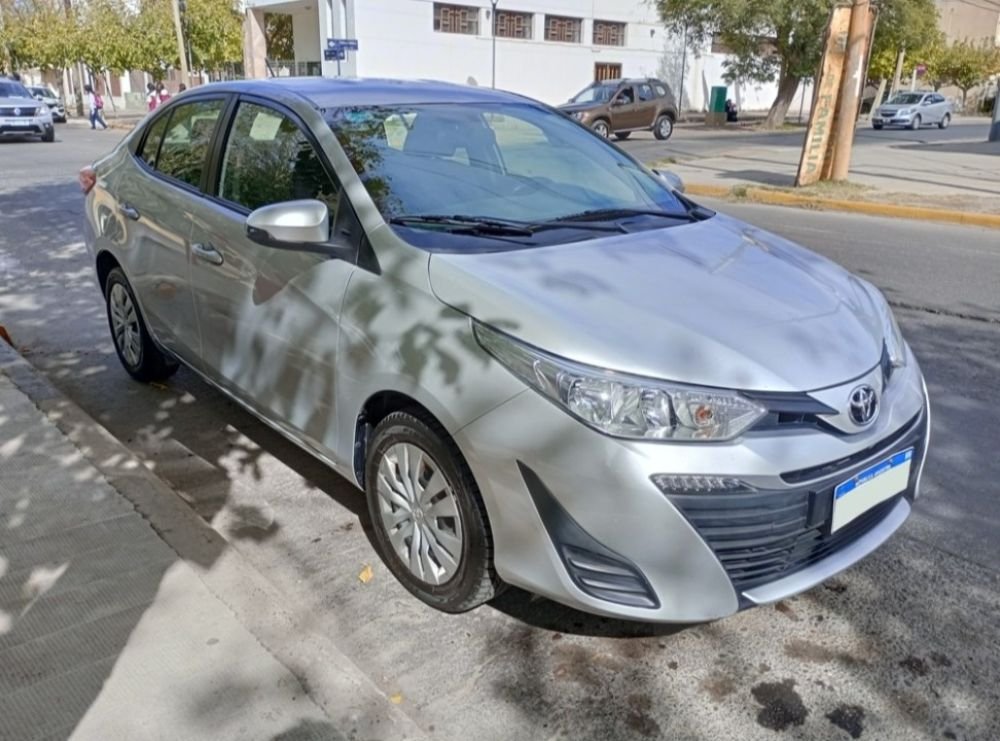 Foto de TOYOTA YARIS XS 1.5 6M/T 2019, color gris, en San Juan