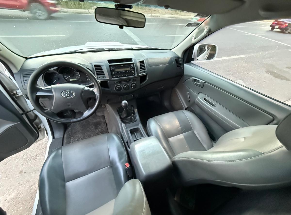 Foto de TOYOTA HILUX 4x2 cabina simple dx pack 2.5 tdi - gas oil 2012, color blanco, en San Juan