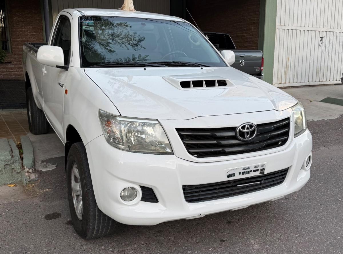 Foto de TOYOTA HILUX 4x2 cabina simple dx pack 2.5 tdi - gas oil 2012, color blanco, en San Juan