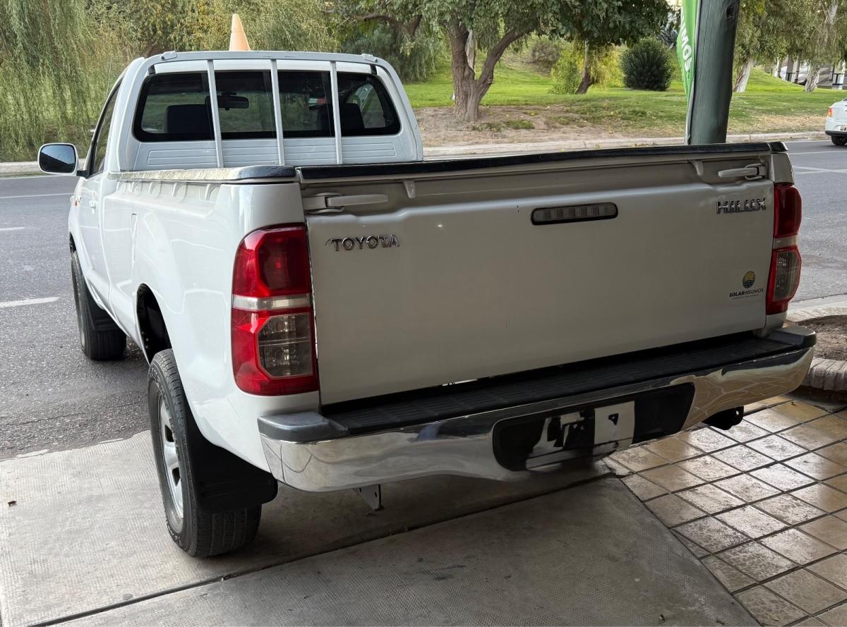 Foto de TOYOTA HILUX 4x2 cabina simple dx pack 2.5 tdi - gas oil 2012, color blanco, en San Juan