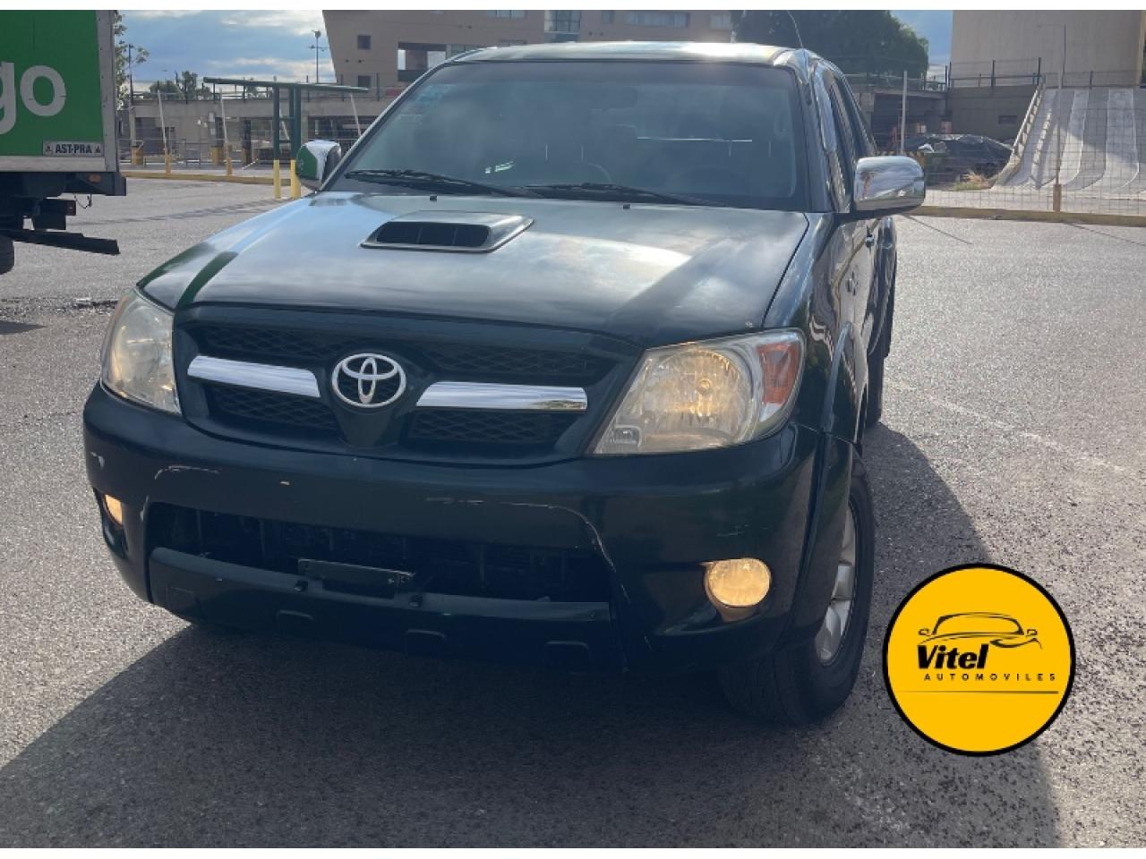 Foto de TOYOTA HILUX Srv 4x4 3.0 2005, color sin color especificado, en San Juan