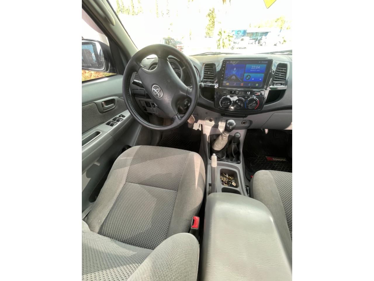 Foto de TOYOTA HILUX Srv 4x4 3.0 2005, color sin color especificado, en San Juan