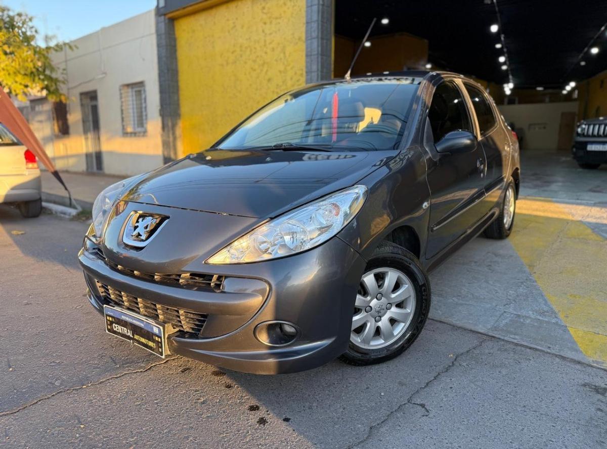 Foto de PEUGEOT 207 ALLURE 1.4 2012, color gris, en San Juan