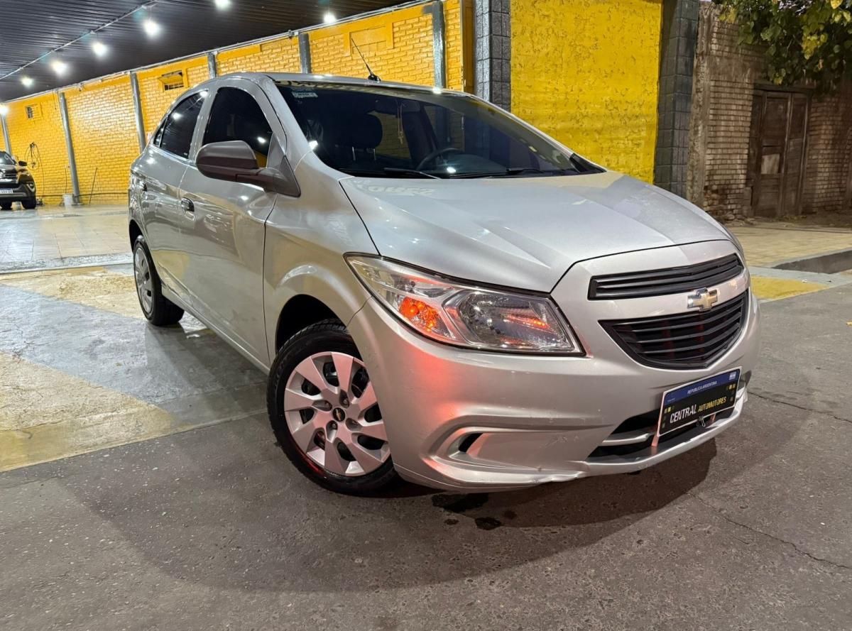 Foto de CHEVROLET ONIX LT 2014, color gris, en San Juan