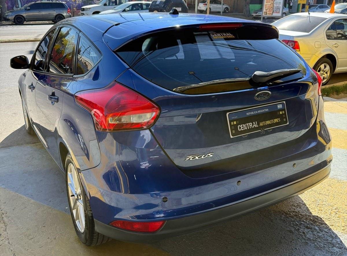 Foto de FORD FOCUS s 1.6 2019, color azul, en San Juan