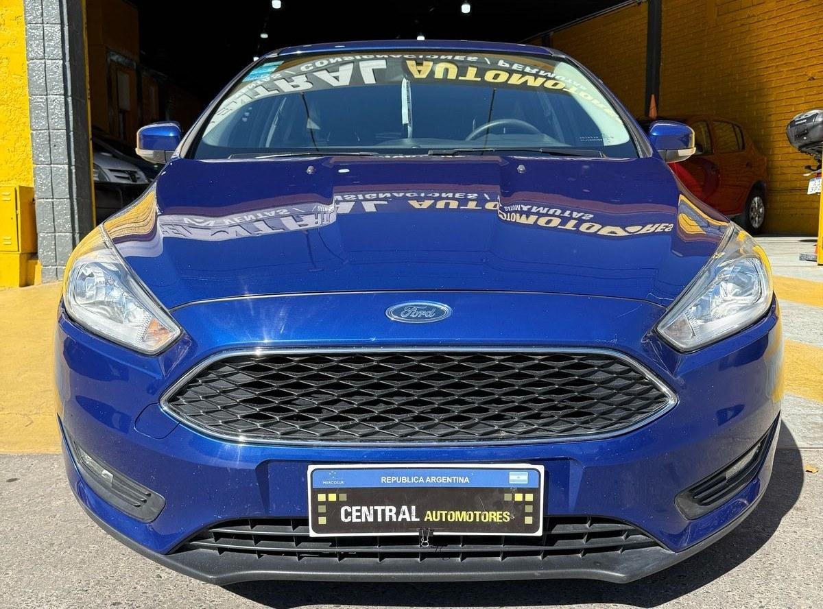 Foto de FORD FOCUS s 1.6 2019, color azul, en San Juan
