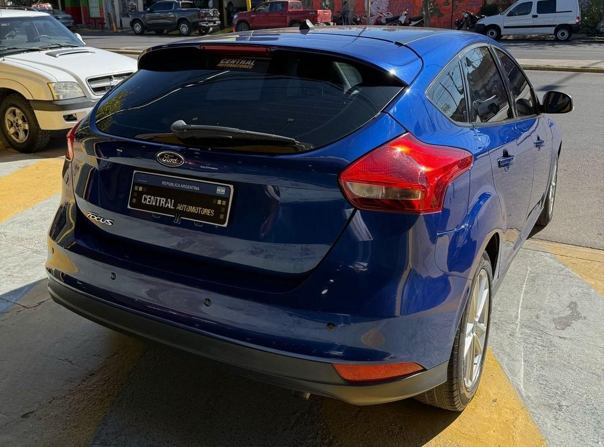 Foto de FORD FOCUS s 1.6 2019, color azul, en San Juan