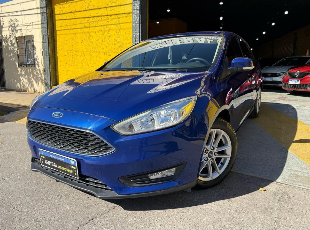 Foto de FORD FOCUS s 1.6 2019, color azul, en San Juan
