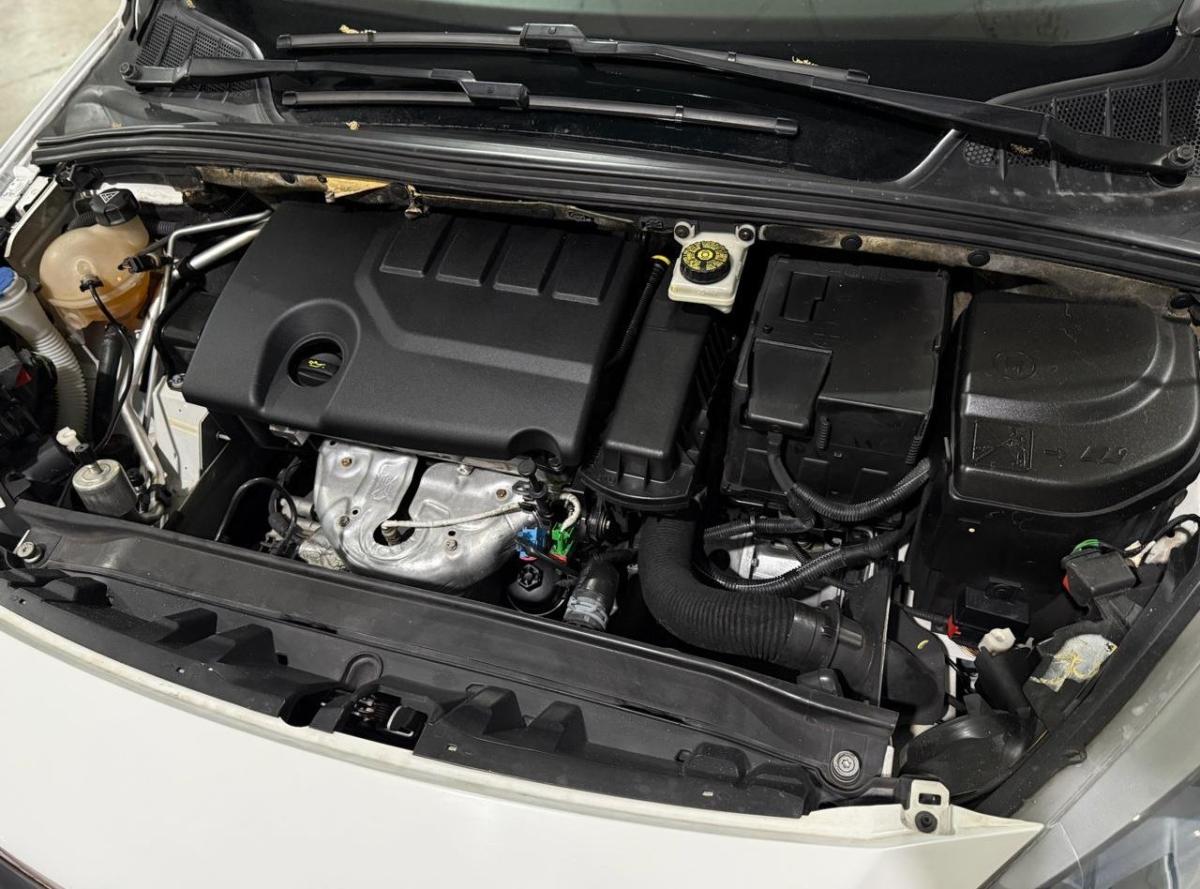 Foto de PEUGEOT 308 1.6 Active 2016, color blanco, en San Juan
