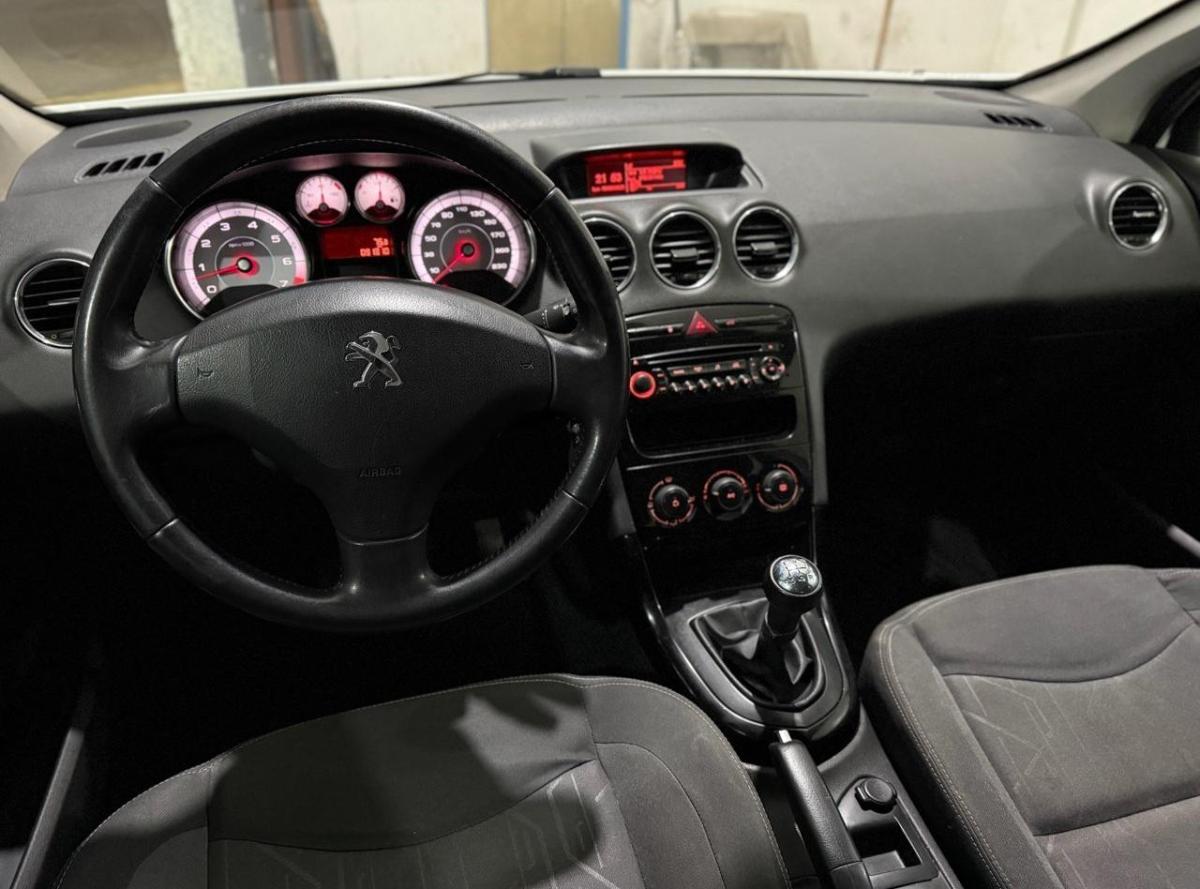 Foto de PEUGEOT 308 1.6 Active 2016, color blanco, en San Juan