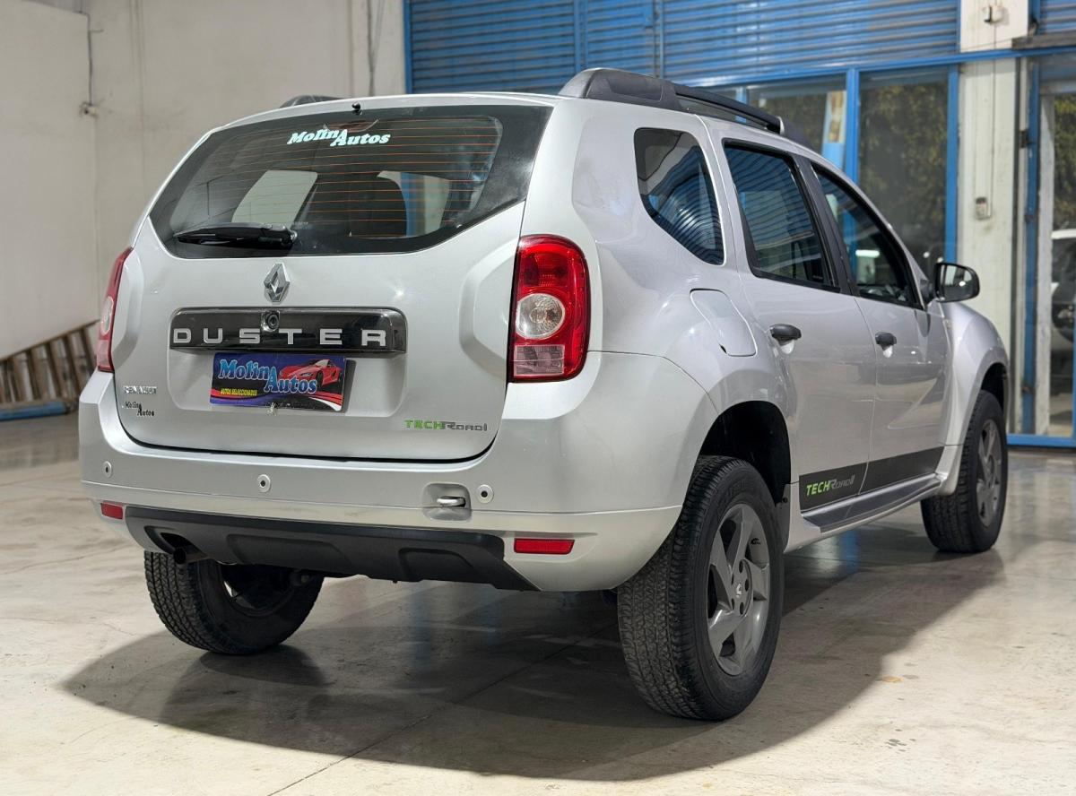 Foto de RENAULT DUSTER 1.6 Tech Road 2014, color plata, en San Juan