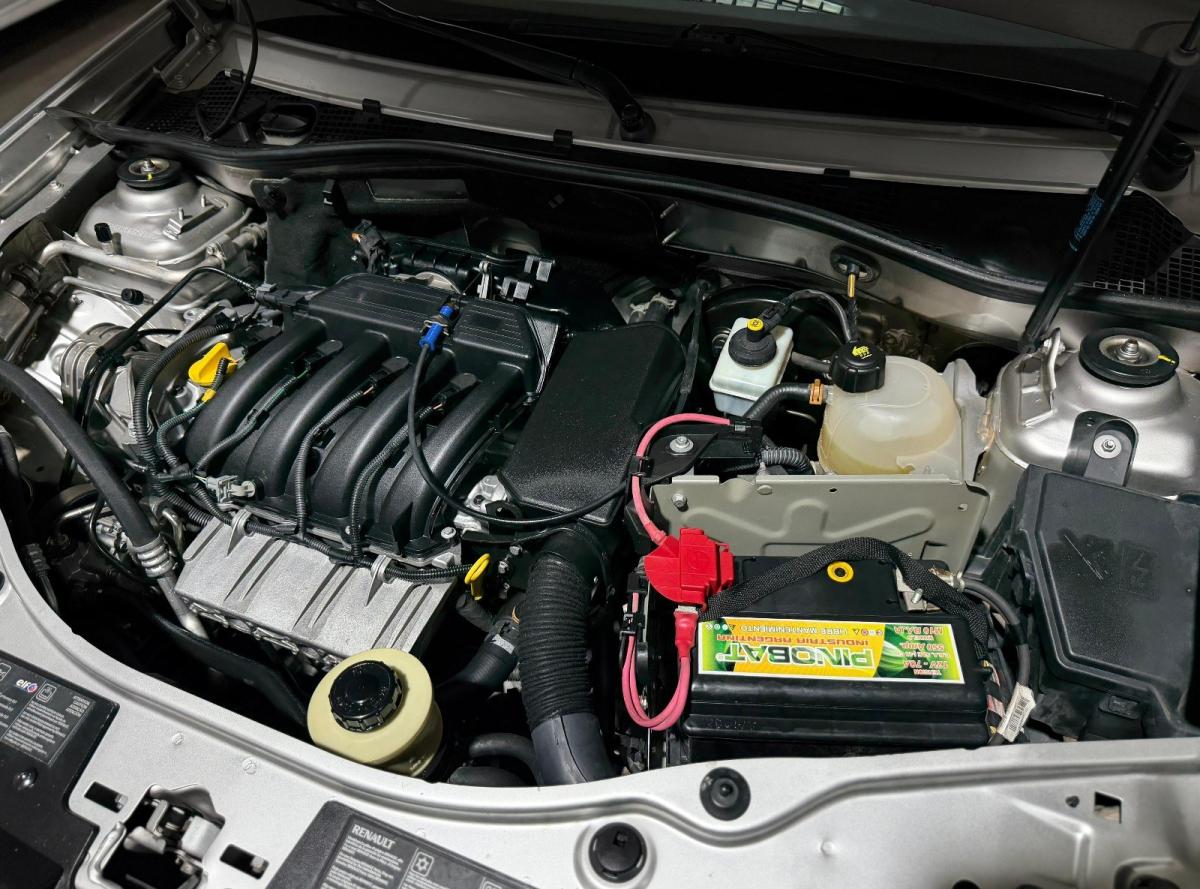 Foto de RENAULT DUSTER 1.6 Tech Road 2014, color plata, en San Juan