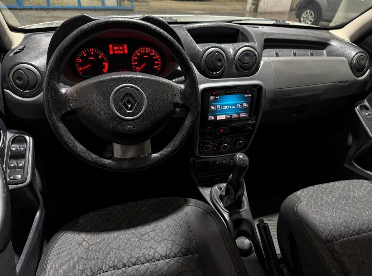 Foto de RENAULT DUSTER 1.6 Tech Road 2014, color plata, en San Juan