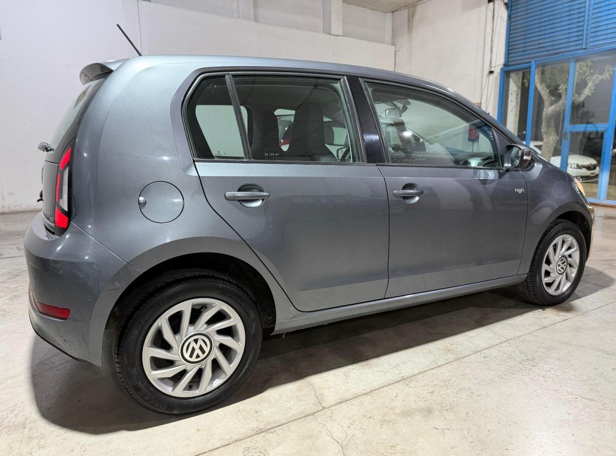 Foto de VOLKSWAGEN UP 1.0 High 2018, color gris, en San Juan