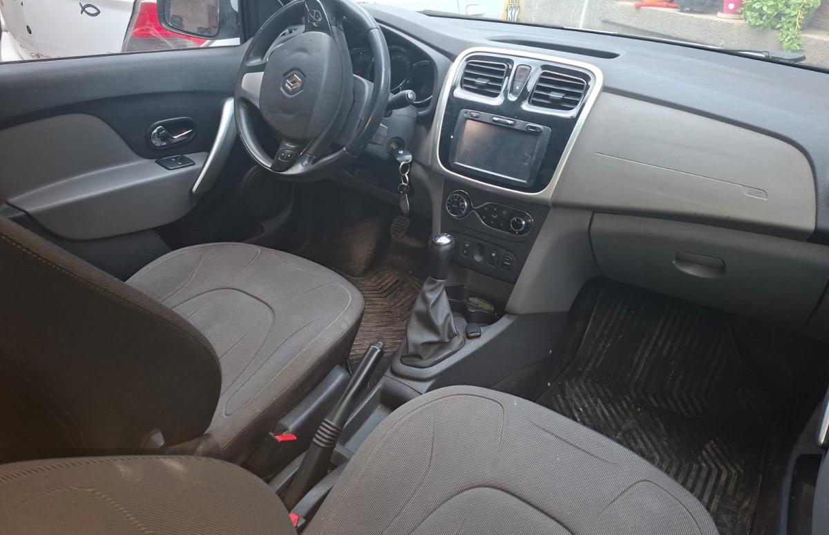 Foto de RENAULT LOGAN NUEVO LOGAN PRIVILEGE 1.6 16V MOTOR K4M 2017, color blanco, en San Juan