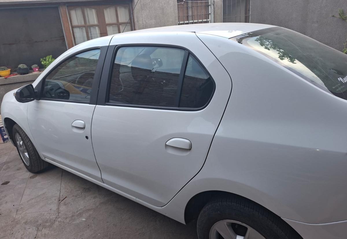 Foto de RENAULT LOGAN NUEVO LOGAN PRIVILEGE 1.6 16V MOTOR K4M 2017, color blanco, en San Juan
