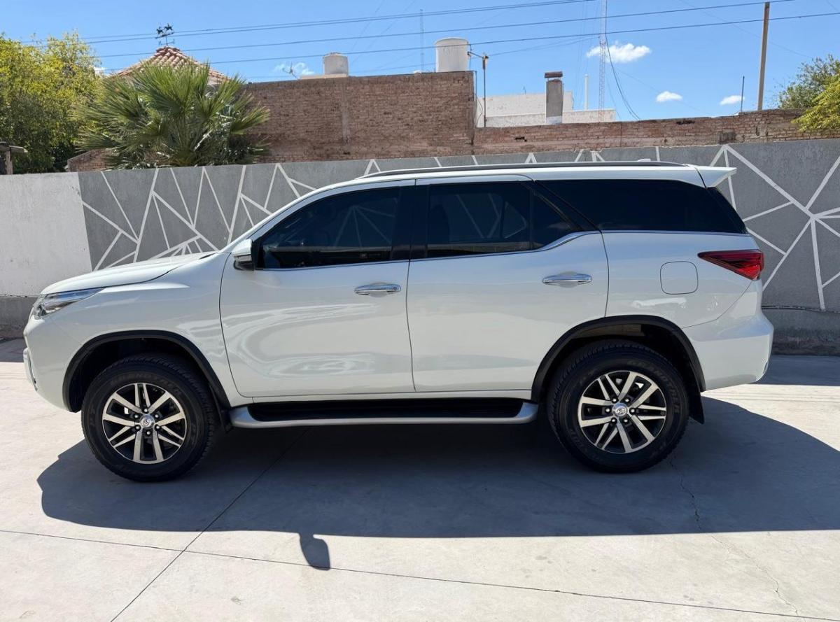 Foto de TOYOTA SW4 srx 2017, color blanco, en San Juan