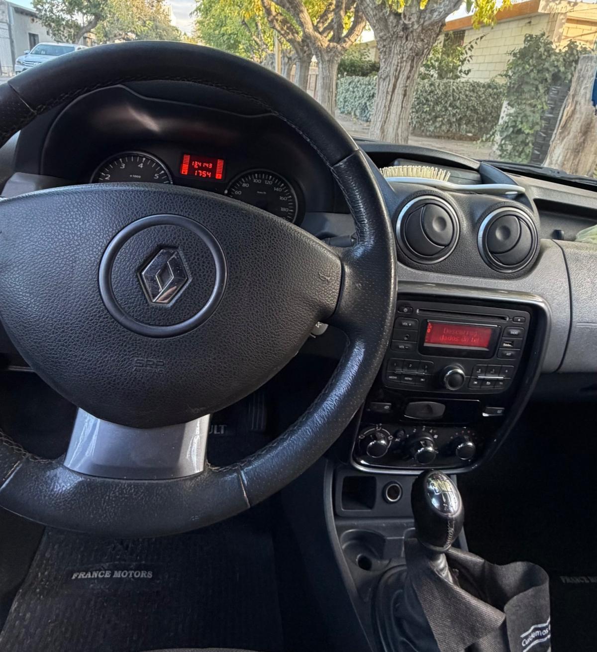 Foto de RENAULT DUSTER 2.0 4x2 privilege 2012, color negro, en San Juan