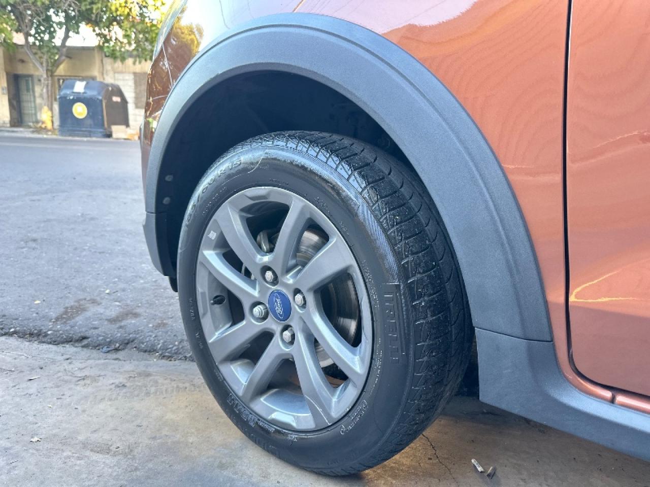 Foto de FORD KA Freestyle 1.5 2018, color naranja, en San Juan