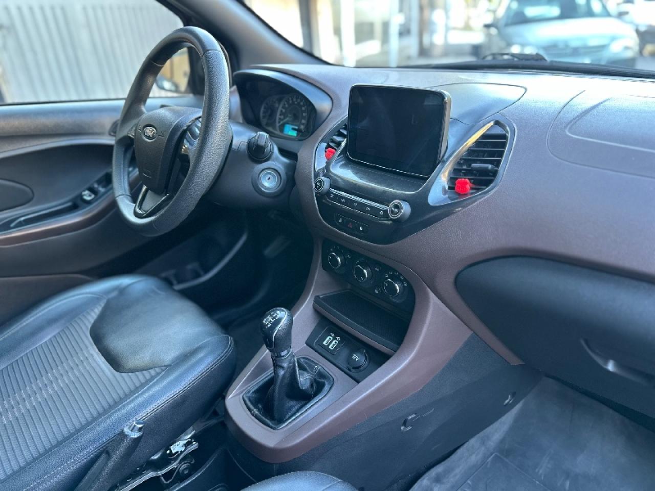 Foto de FORD KA Freestyle 1.5 2018, color naranja, en San Juan