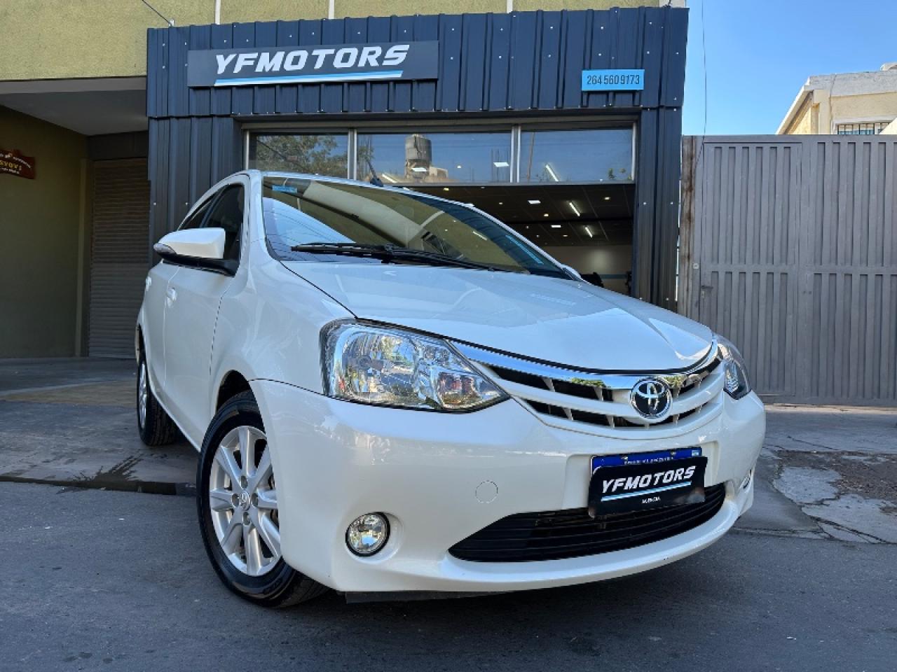 Foto de TOYOTA ETIOS Xls 1.5 mt6 2017, color blanco, en San Juan