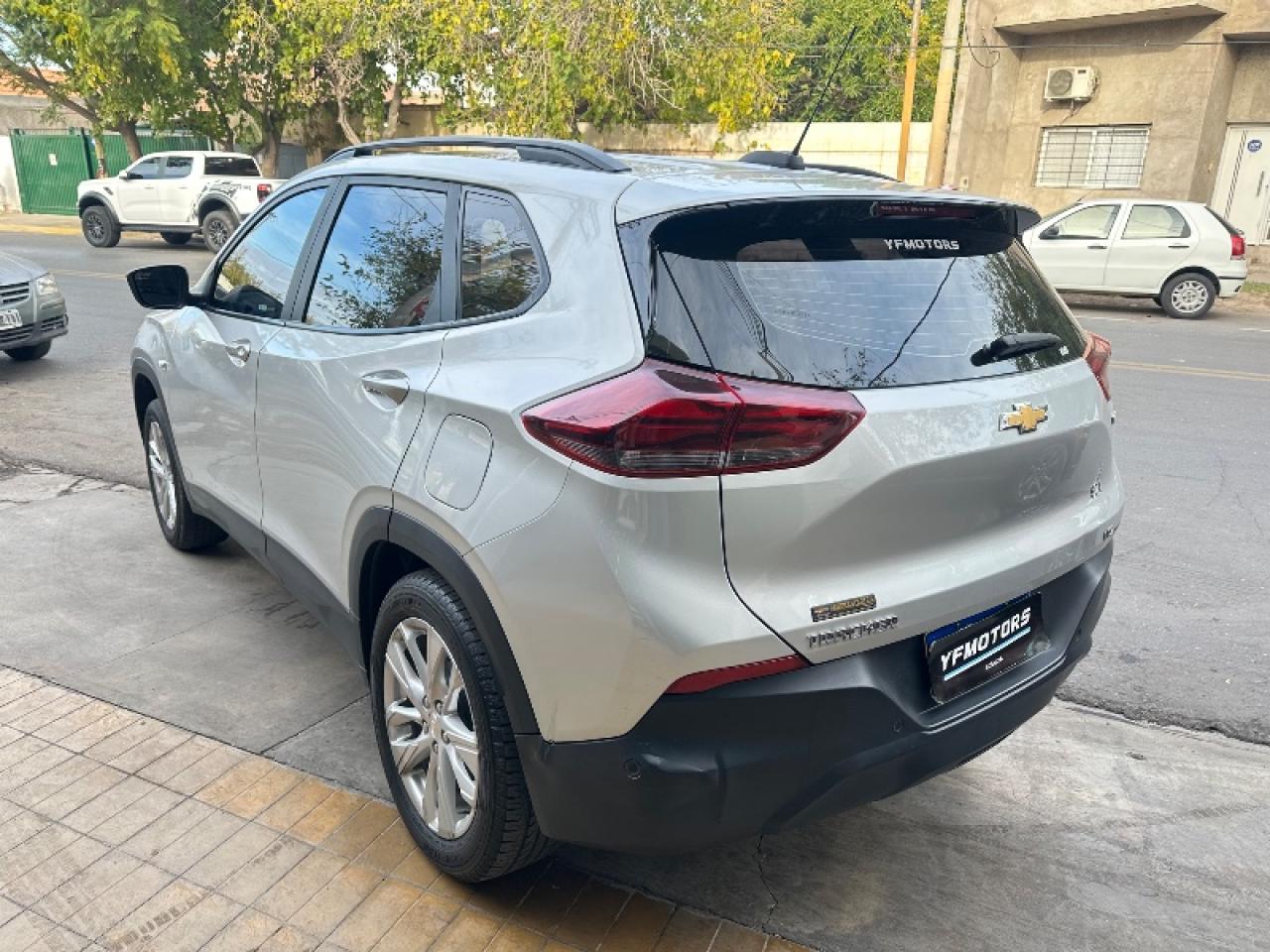 Foto de CHEVROLET TRACKER 1.2 Turbo LTZ 2023, color gris, en San Juan
