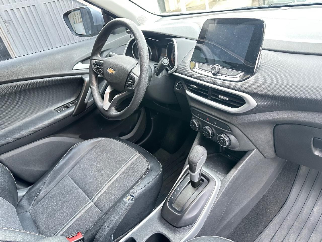 Foto de CHEVROLET TRACKER 1.2 Turbo LTZ 2023, color gris, en San Juan