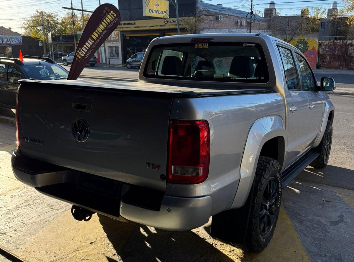 Foto de VOLKSWAGEN AMAROK DARK LABEL 4X2 2015, color plata, en San Juan