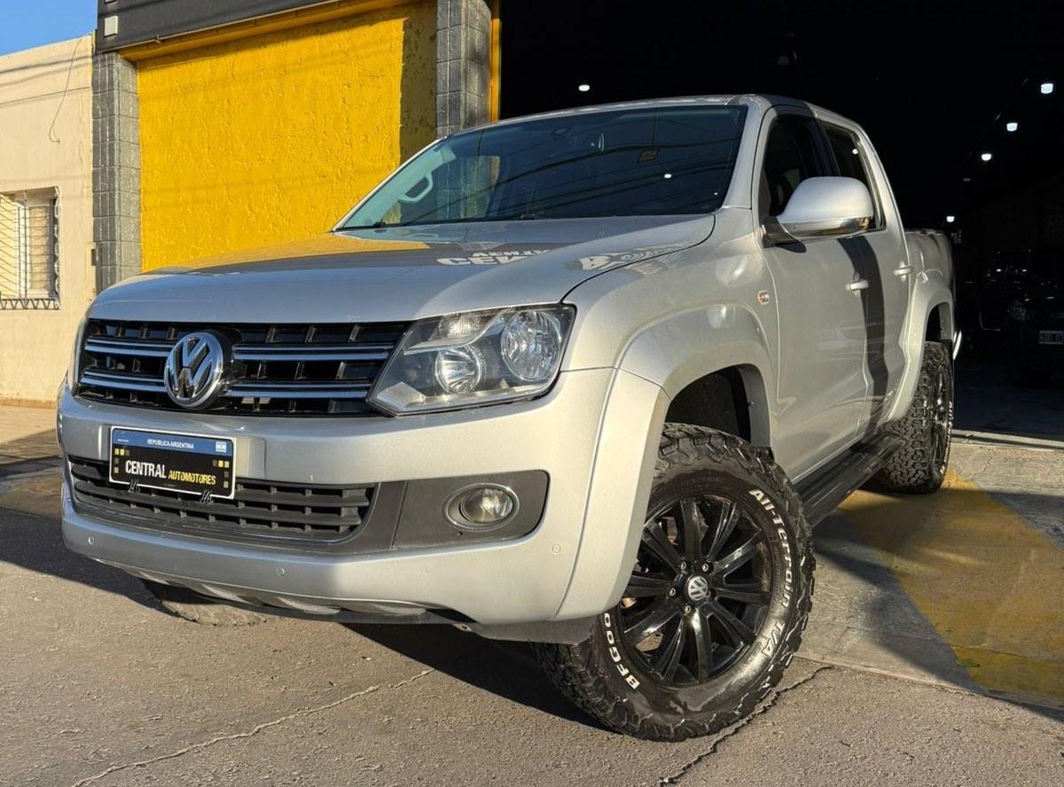 Foto de VOLKSWAGEN AMAROK DARK LABEL 4X2 2015, color plata, en San Juan