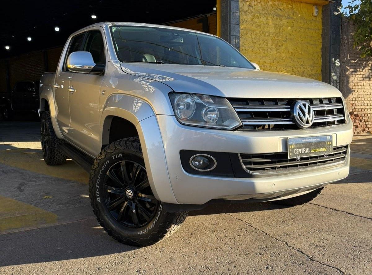 Foto de VOLKSWAGEN AMAROK DARK LABEL 4X2 2015, color plata, en San Juan